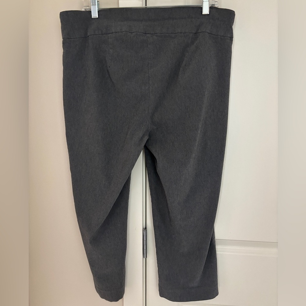 Macy’s Alfani Gray Pull On Capri Pants, Elastic Waist Cropped Slacks Size 16 16W - Picture 4 of 7